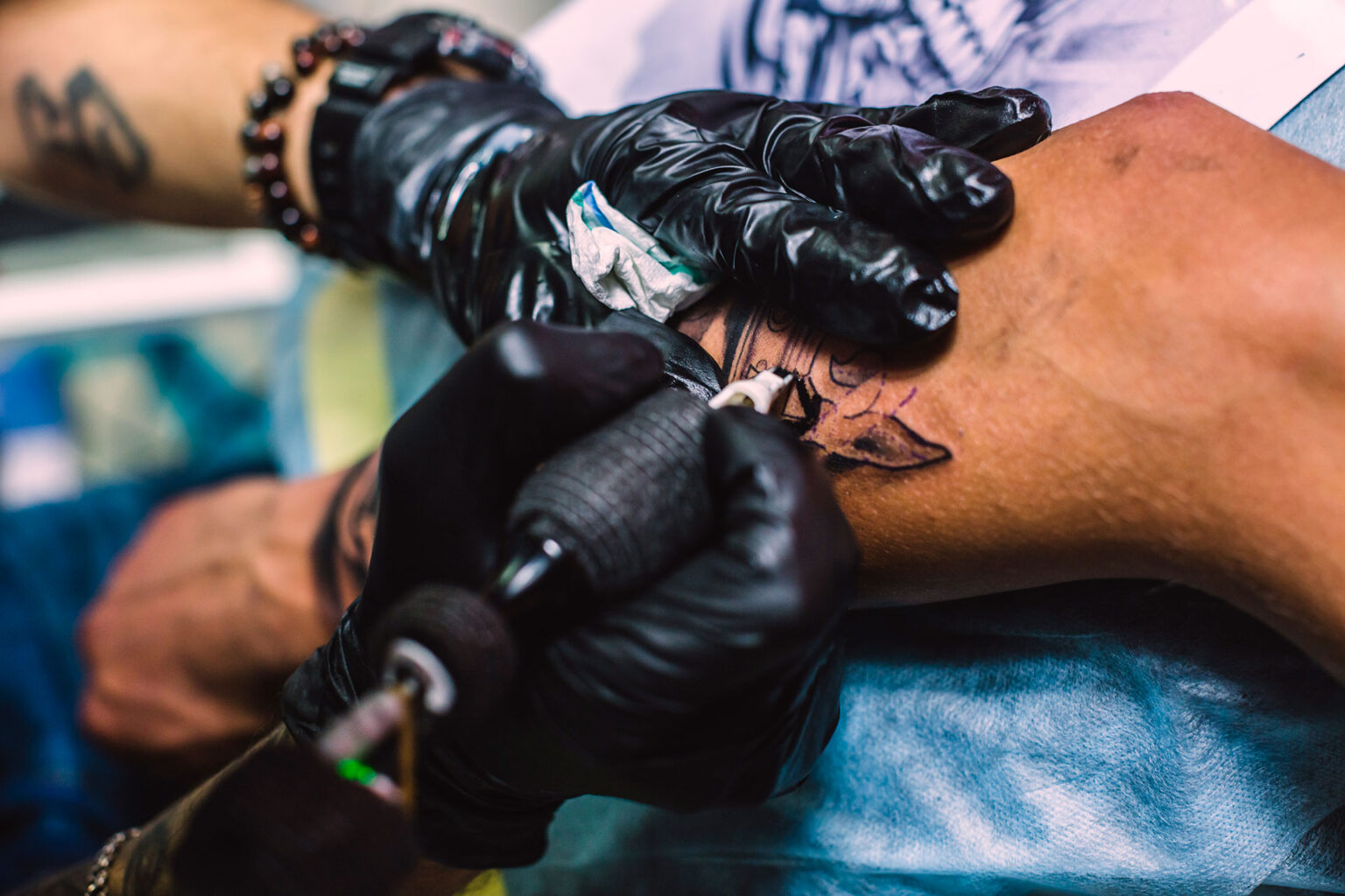 Tattoos trotz Neurodermitis – was gibt es zu beachten? - Tattoo- und Piercing Studio Aesthetic Art